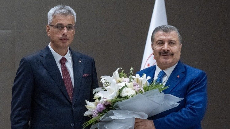 Fahrettin Koca Görevini Devretti:  Yeni Sağlık Bakanı Kemal Memişoğlu Oldu